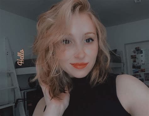Annie on Twitter.